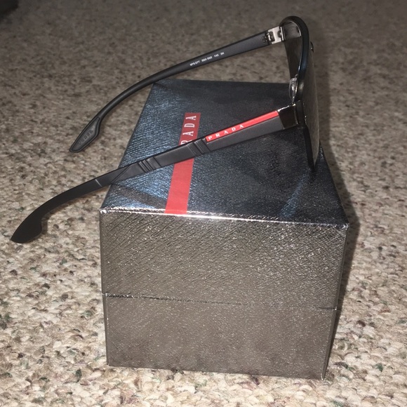 Prada sunglasses - Picture 3 of 4